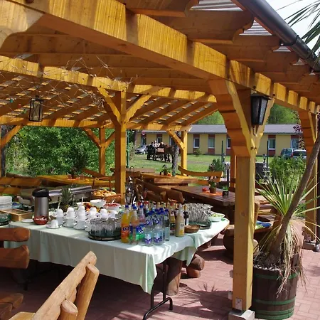 Hostel Gruppenbungalow-waldhaus-am Mirow